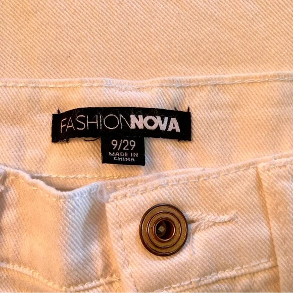NEW Fashion Nova High Waist Wide Leg Jeans Medium Stretch White Size 9 or 29 - Picture 9 of 11